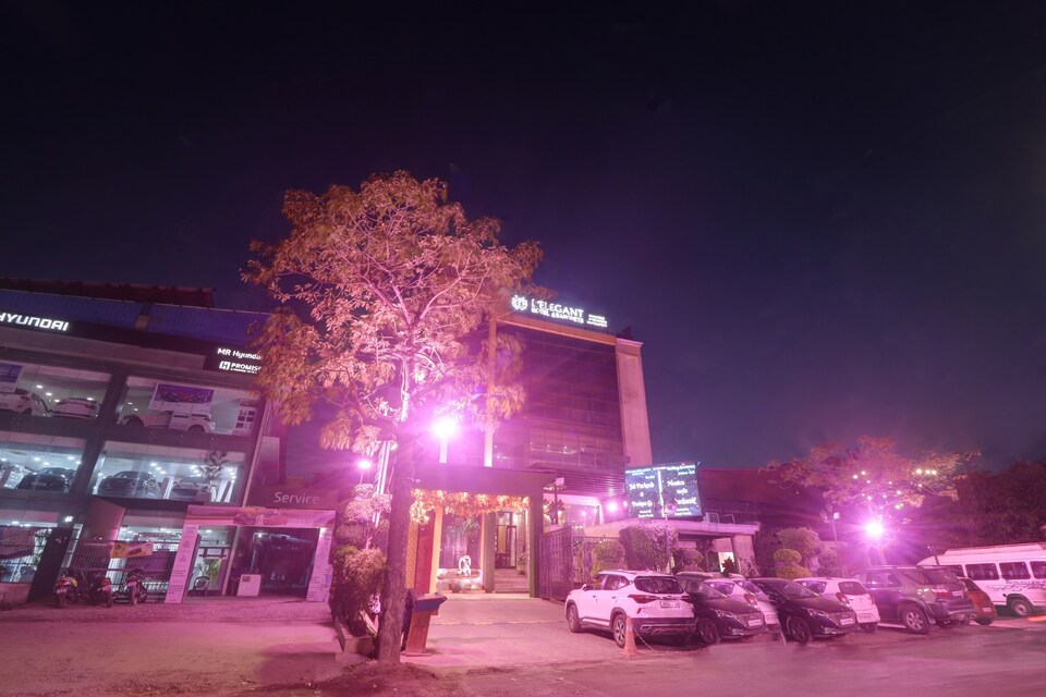 OYO Townhouse 934 L'elegant Hotel & BanquetBy Ace Manor, Vaishali Kaushambi Metro, Ghaziabad