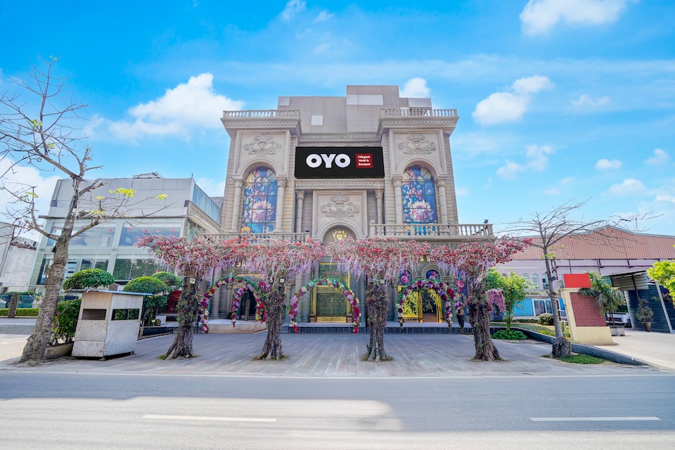 Townhouse OAK ACE MANOR Hotel & Banquet Nearest Vaishali Metro Station, Vaishali Kaushambi Metro, Ghaziabad