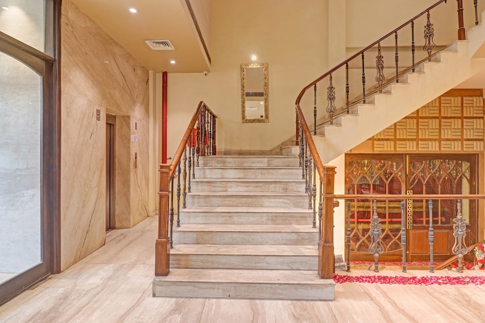 Hotel O  L'elegant Hotel & Banquet By Ace Manor, Vaishali Kaushambi Metro, Ghaziabad