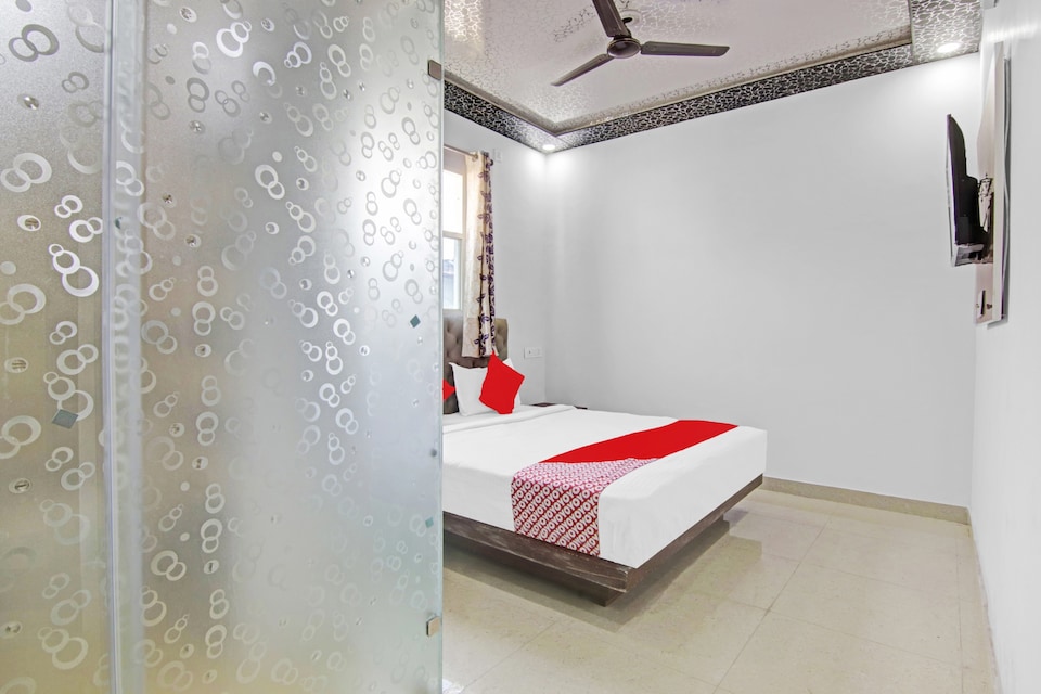 Hotel O Moonstar Residency, Vaishali Kaushambi Metro, Ghaziabad