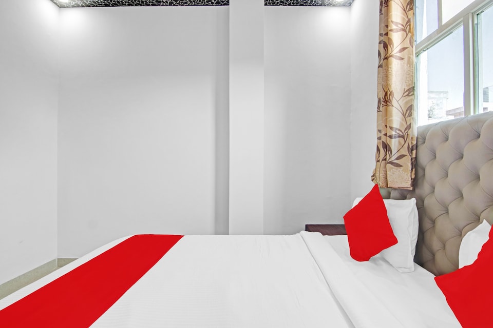 Hotel O Moonstar Residency, Vaishali Kaushambi Metro, Ghaziabad