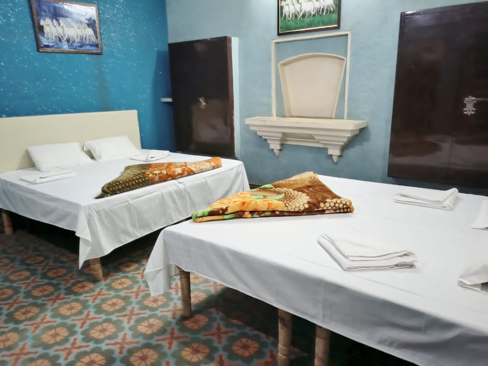 OYO Rajpoot Rooms, Mathura Station, Mathura