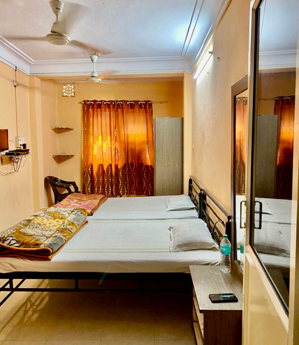 SPOT ON 87425 S R Palace, MG Road Indore, Indore