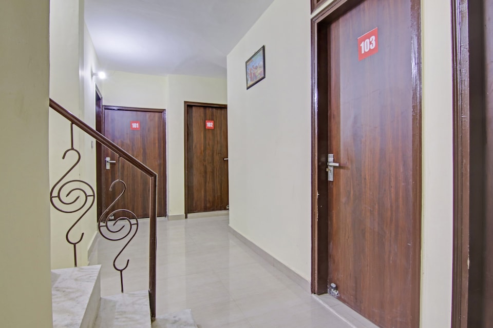 OYO Hotel Unwind Near Dwarka Metro Station, Dwarka Delhi, Delhi