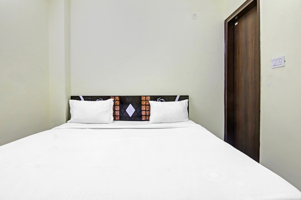 OYO Hotel Unwind Near Dwarka Metro Station, Dwarka Delhi, Delhi