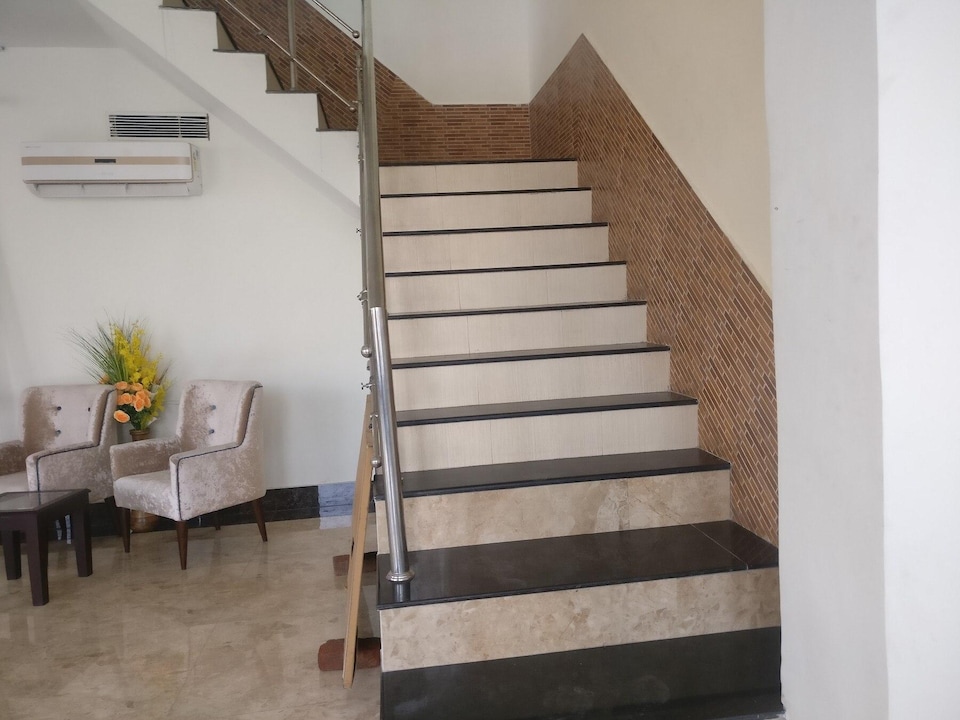 OYO 87449 Hotel Mapple Leaf, Mall Road Bathinda, Bathinda