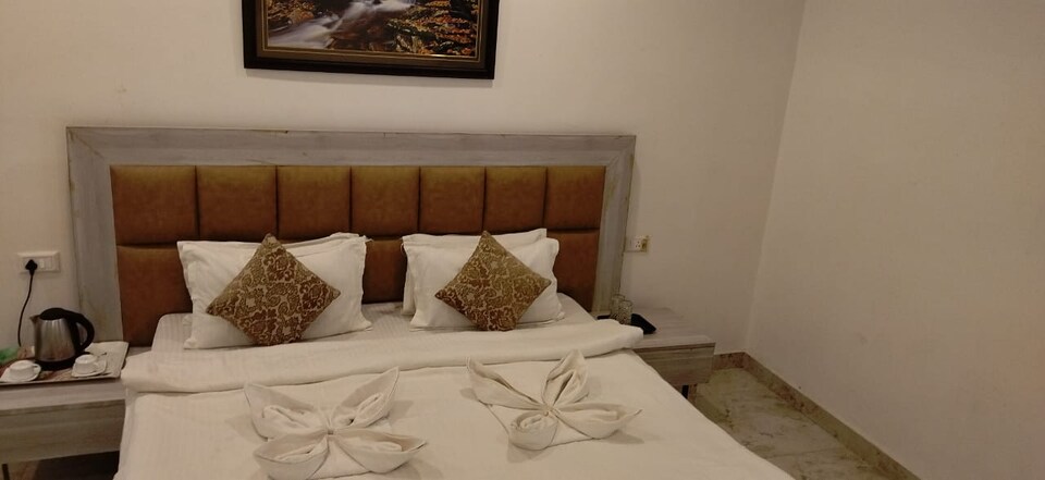 OYO 87460 Raga's Resort, Faizabad Road, Lucknow