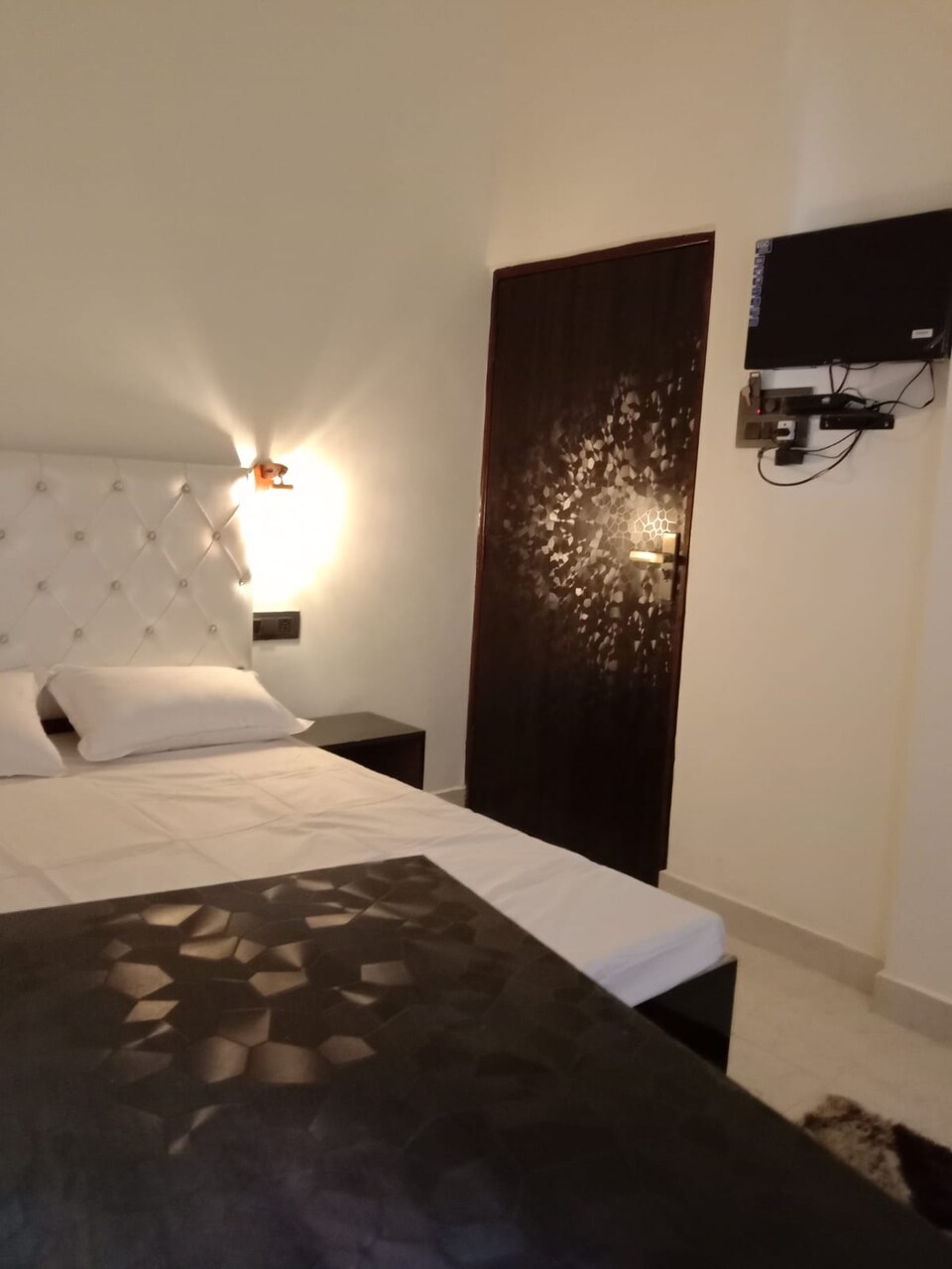 OYO Hotel R.c., Chowk Allahabad, Prayagraj