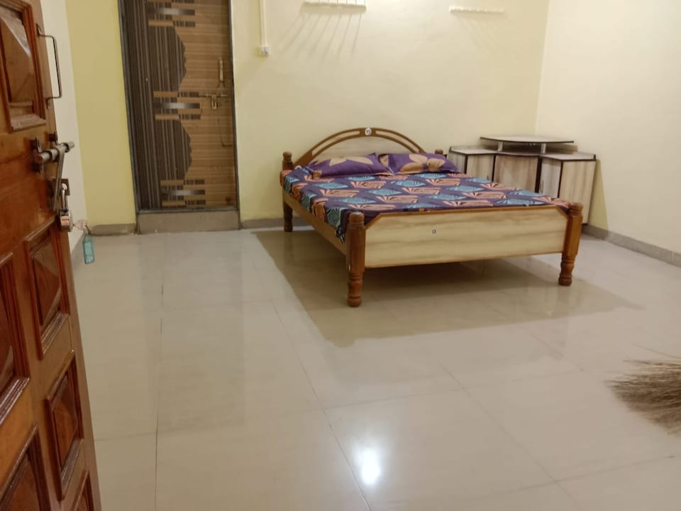 SPOT ON Mahaveer Guest House And Warehouse, Dhule, Dhule