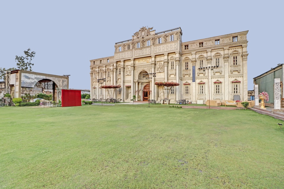 OYO Townhouse 963 Hotel The Victorian Palace Near Samaypur Badli Metro Station, Rohini Delhi, Delhi