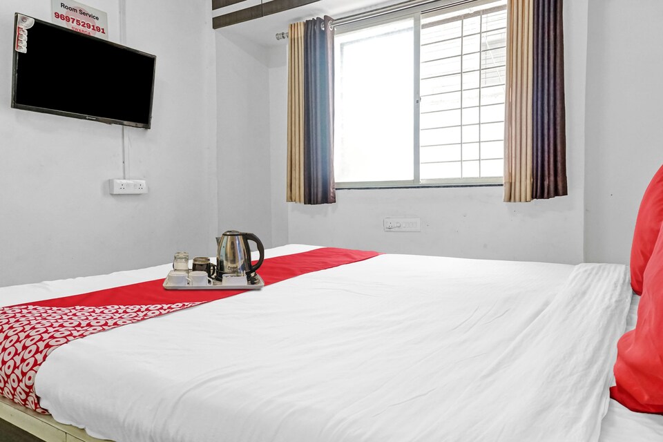 OYO 87575 Swarg Executive , Swargate Pune, Pune
