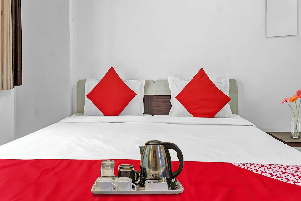 OYO 87575 Swarg Executive , Swargate Pune, Pune