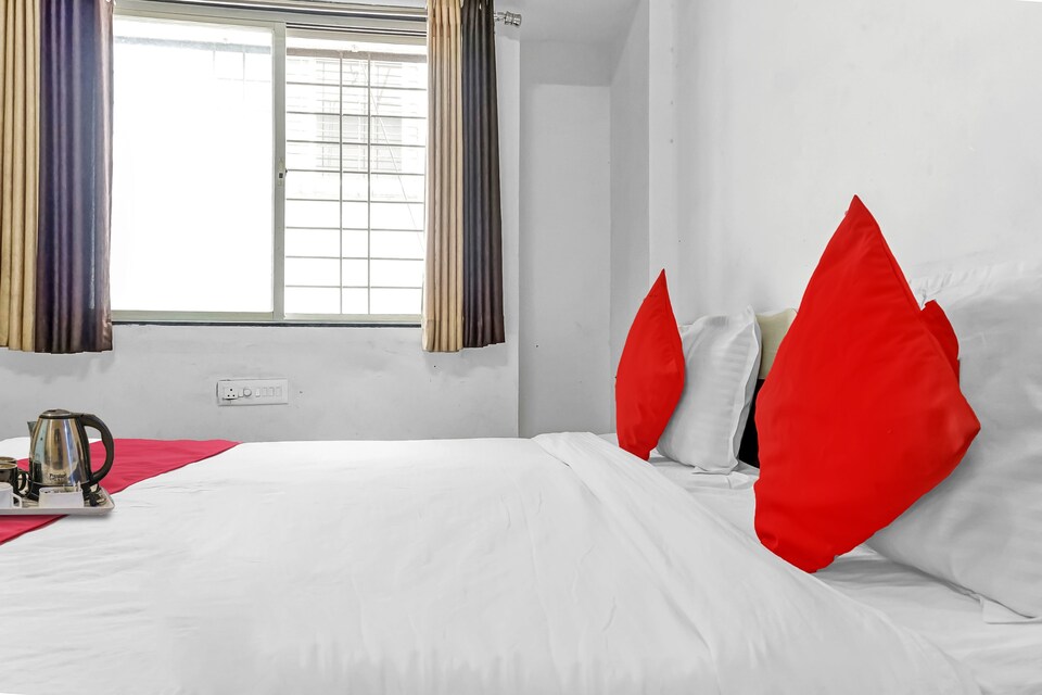 OYO 87575 Swarg Executive , Swargate Pune, Pune