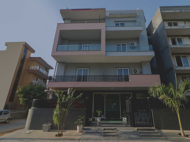 Super Townhouse Hotel Flora Lite