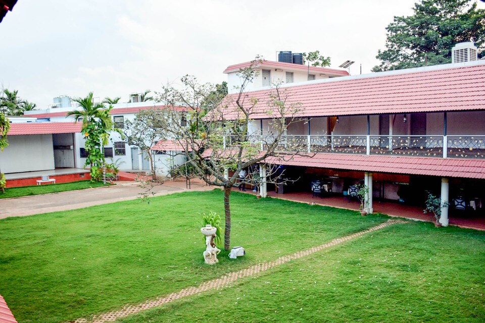 OYO 1426 Hotel Travel Inn, Dharwad, Hubli-Dharwad
