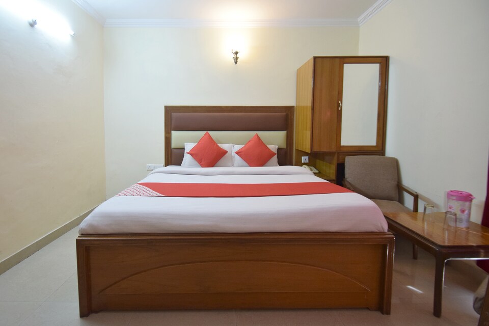 OYO 10229 Hotel Crystal, Mall Road Manali, Manali