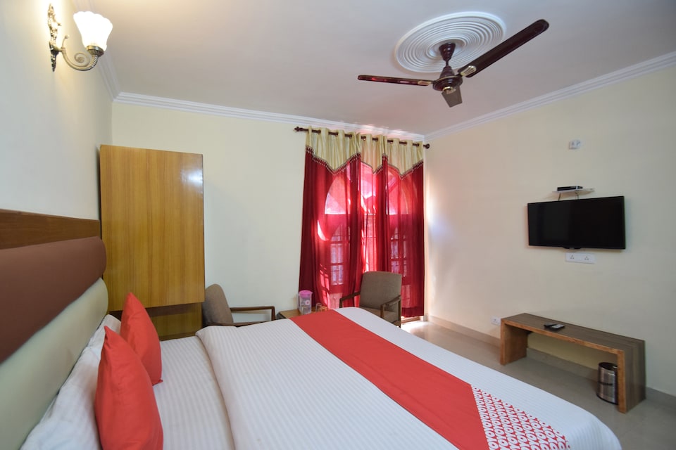 OYO 10229 Hotel Crystal, Mall Road Manali, Manali