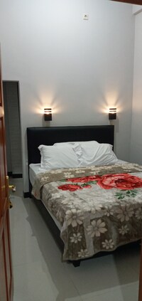 EXPRESS O 91030 Penginapan Mutiara