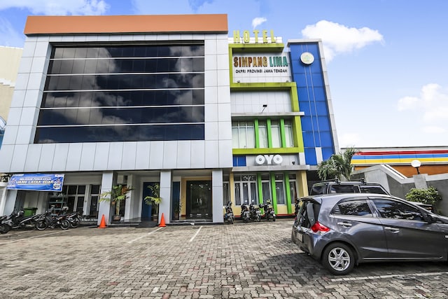 OYO 91036 Hotel Simpang Lima Gkpri