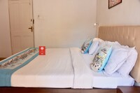 OYO Hotel Mayfair 1 Near Immaculate Conception Church