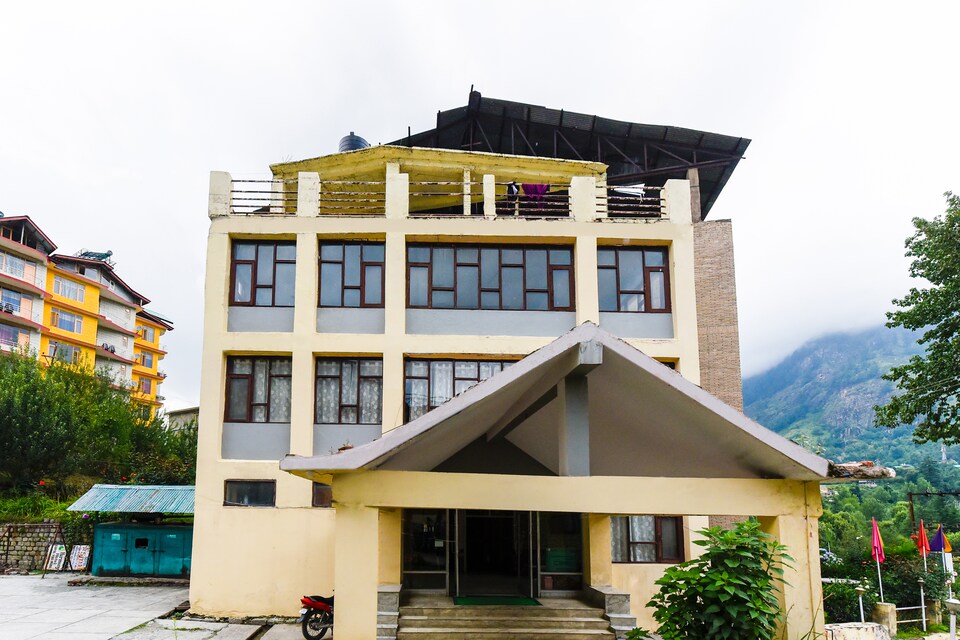 OYO 1428 Hotel Sitara International, Kanyal Road, Manali
