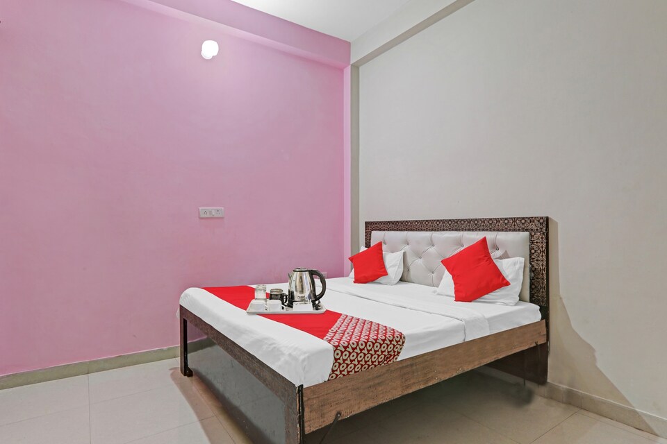 OYO Golden Night, Vikas Nagar Lucknow, Lucknow