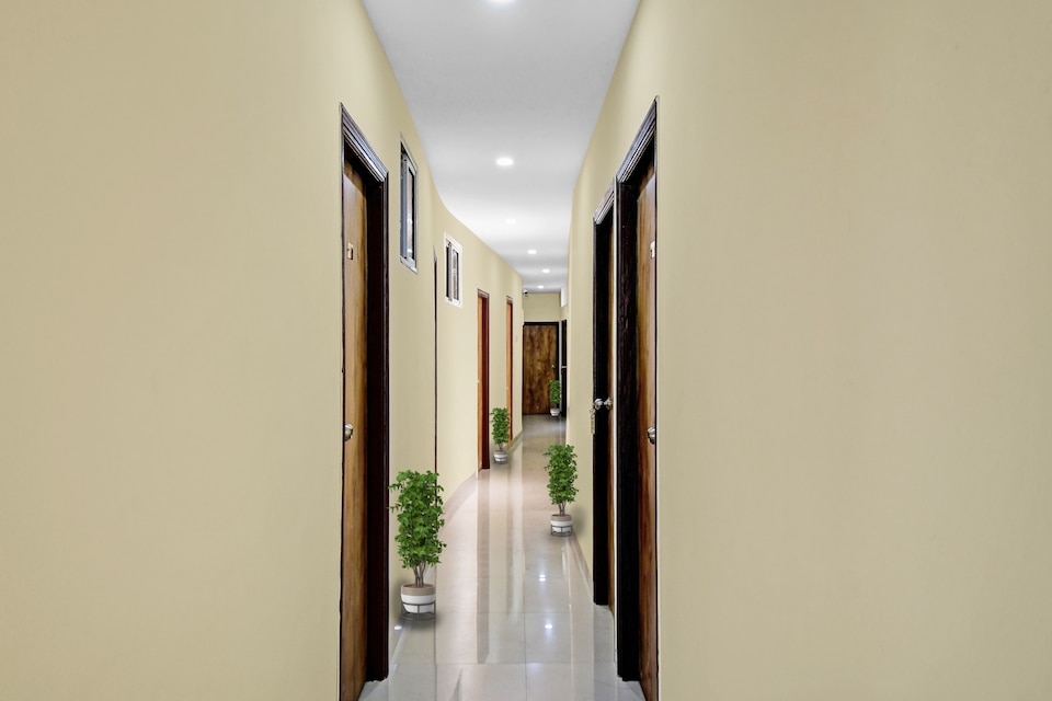 OYO Hotel O Sapphire Guest House, Park Circus Kolkata, Kolkata