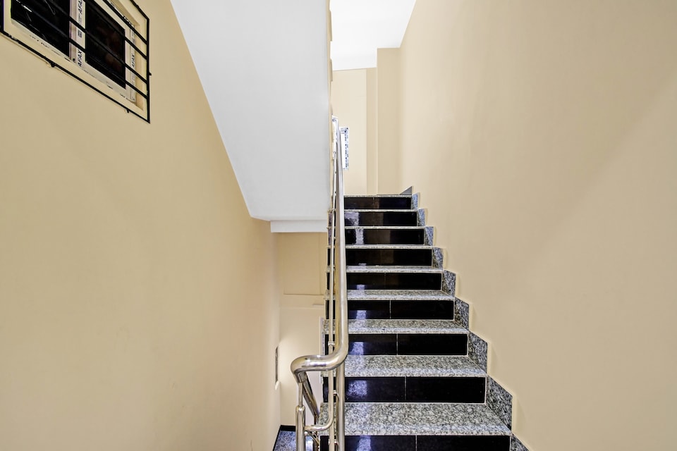 OYO Hotel O Sapphire Guest House, Park Circus Kolkata, Kolkata