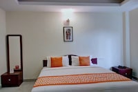 OYO Platinum Hotel Near 7d Voyage