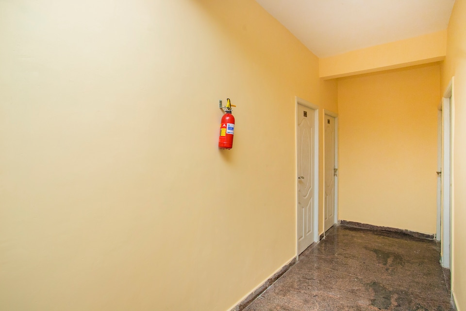 Hotel O Varcity Emerald Near Ragigudda Sri Prasanna Anjaneyaswamy Temple, Hosur Road Bangalore-II, Bangalore