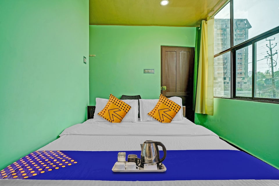 SPOT ON 87879 The Vazhakkala Residency, Kakkanad Kochi, Kochi