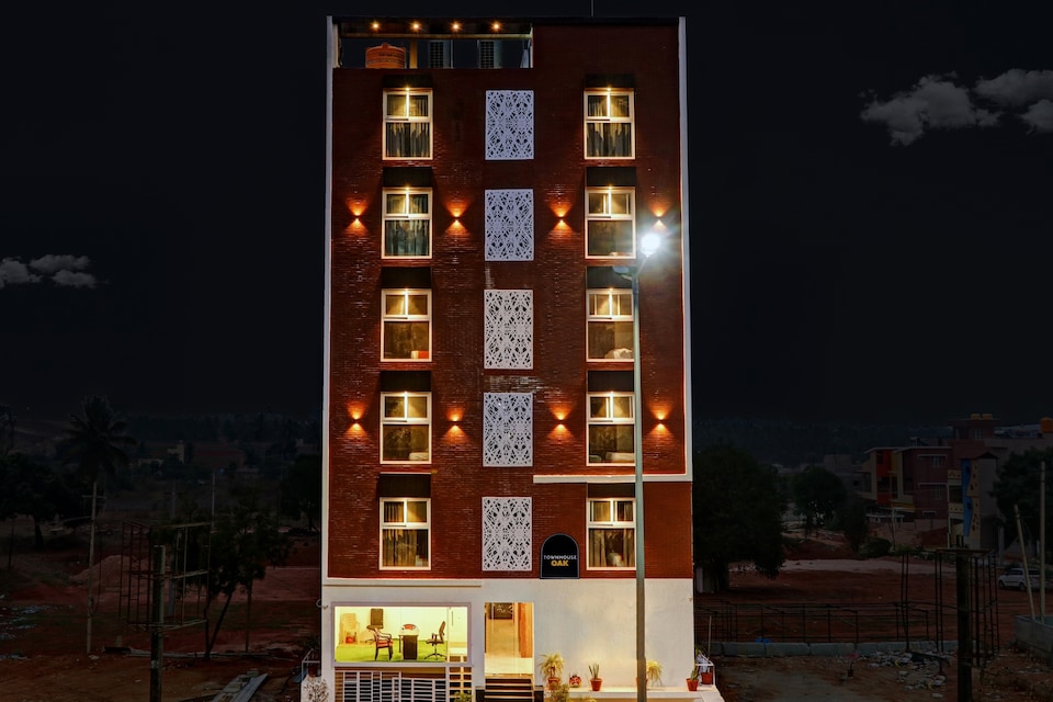 Townhouse OAK M & M Hospitality, Airport Road Bangalore, Bangalore
