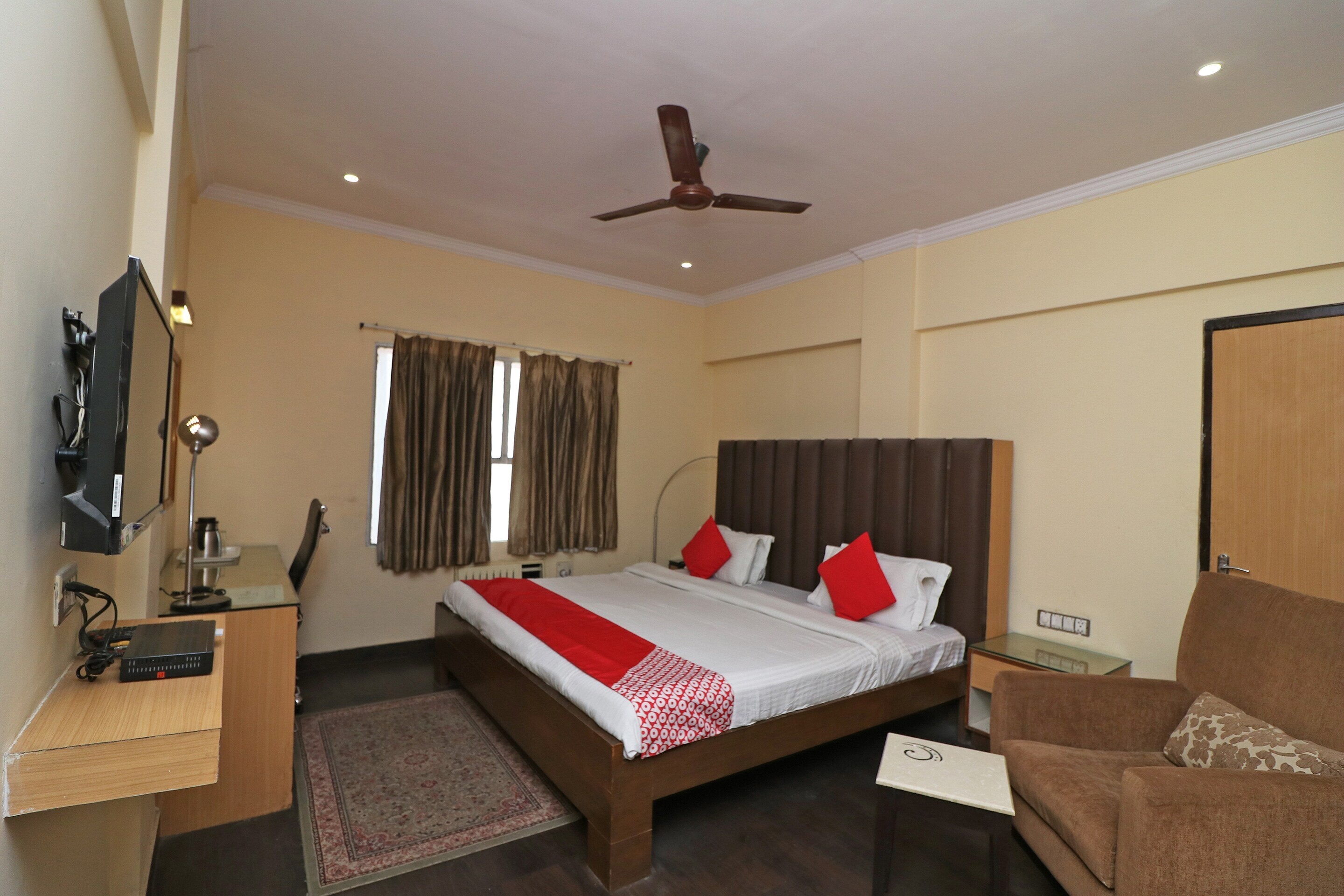 OYO Hotel Siddhartha, OYO Rooms Varanasi, Book @ ₹385 - OYO