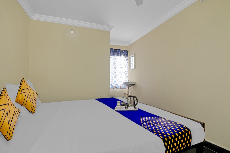 SPOT ON 87943 Hotel Lake Side, Gachibowli, Hyderabad