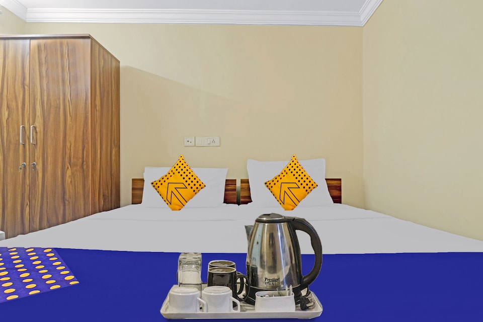 SPOT ON 87943 Hotel Lake Side, Gachibowli, Hyderabad