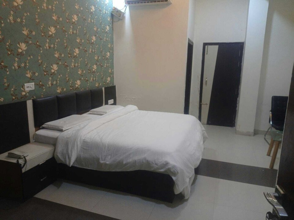 OYO Hotel Rajdeep, Shilpgram, Agra