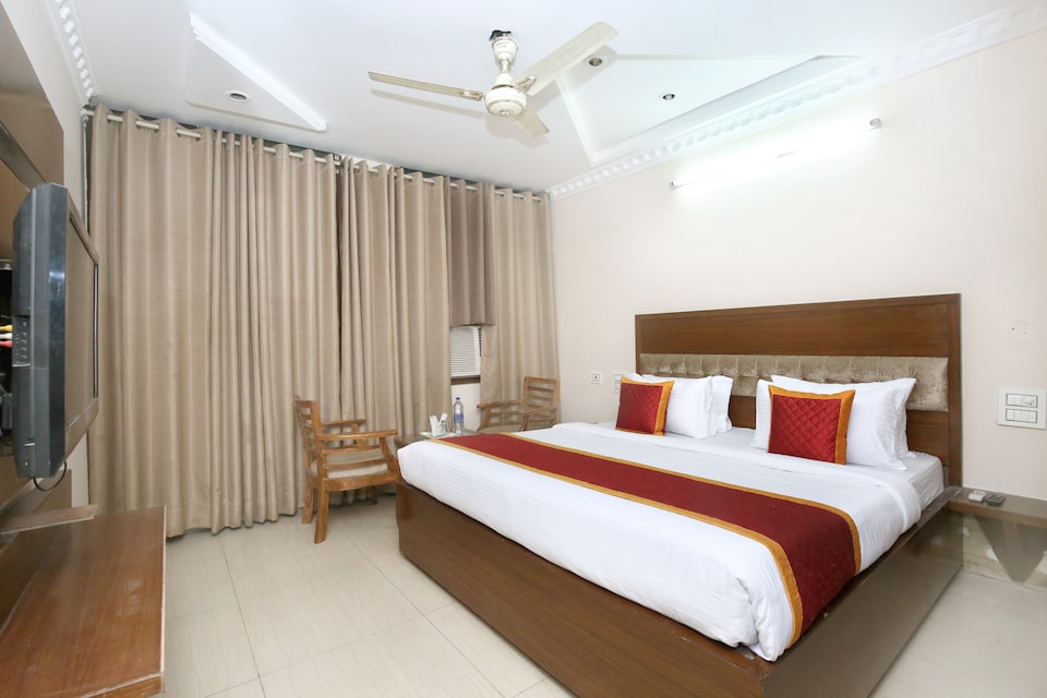 OYO 10386 Hotel Jimmy, Central Chandigarh, Chandigarh