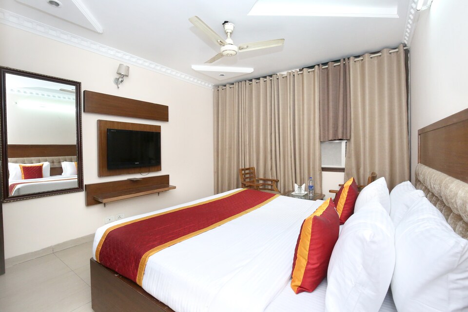 OYO 10386 Hotel Jimmy, Central Chandigarh, Chandigarh