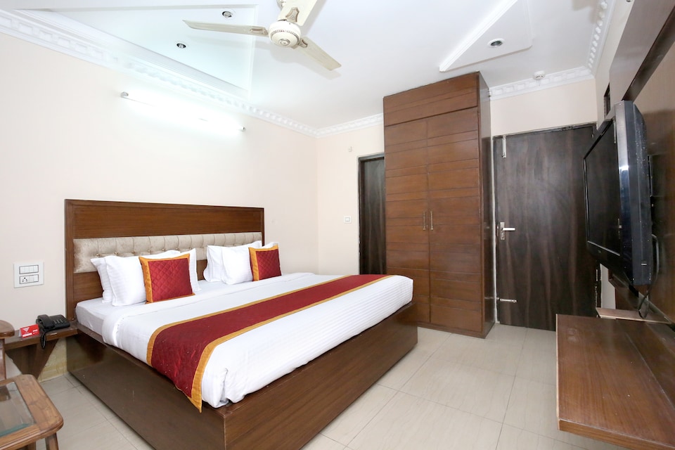 OYO 10386 Hotel Jimmy, Central Chandigarh, Chandigarh