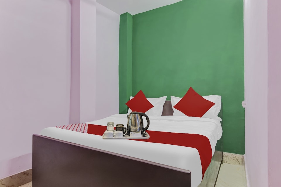 OYO 87965 Padam Residency By Meet You There, Anand Vihar Delhi, Delhi