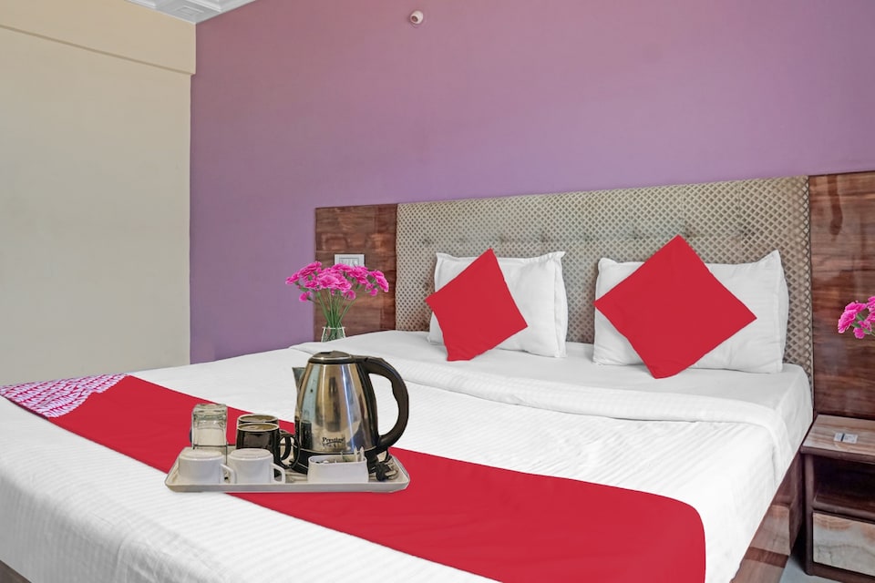 OYO 87967 Hotel Prime Studio , Kharadi Pune, Pune