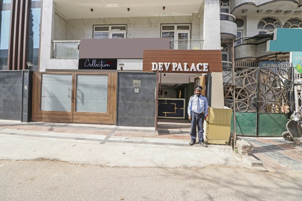 Capital O Hotel Dev Palace Near M2k Cinemas Rohini, Rajouri Garden Delhi, Delhi