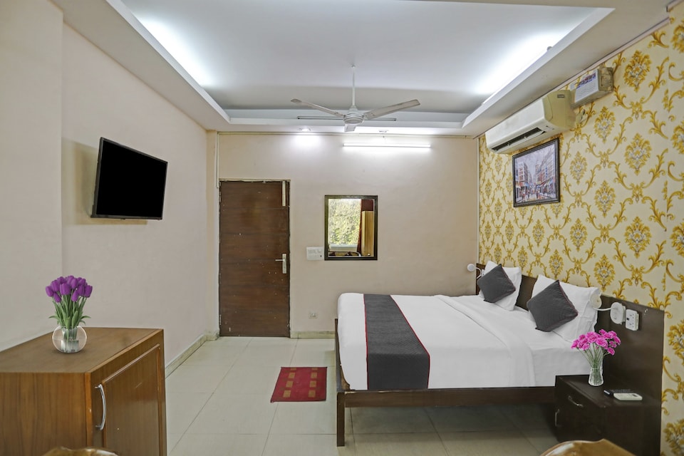 Townhouse Green Park Residency 1, Greater Kailash Delhi, Delhi