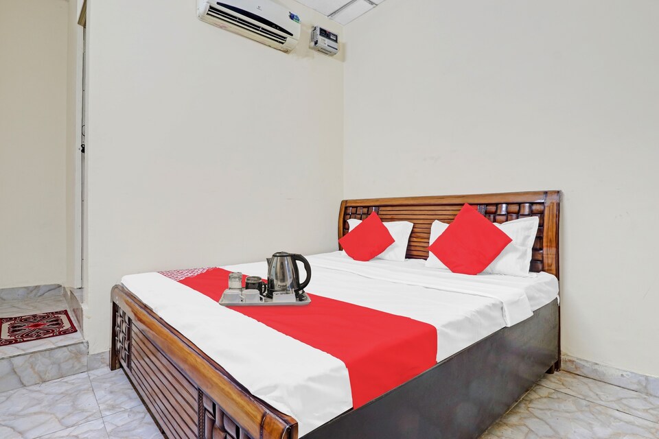 OYO Shree Durga Palace, Vaishali Kaushambi Metro, Ghaziabad