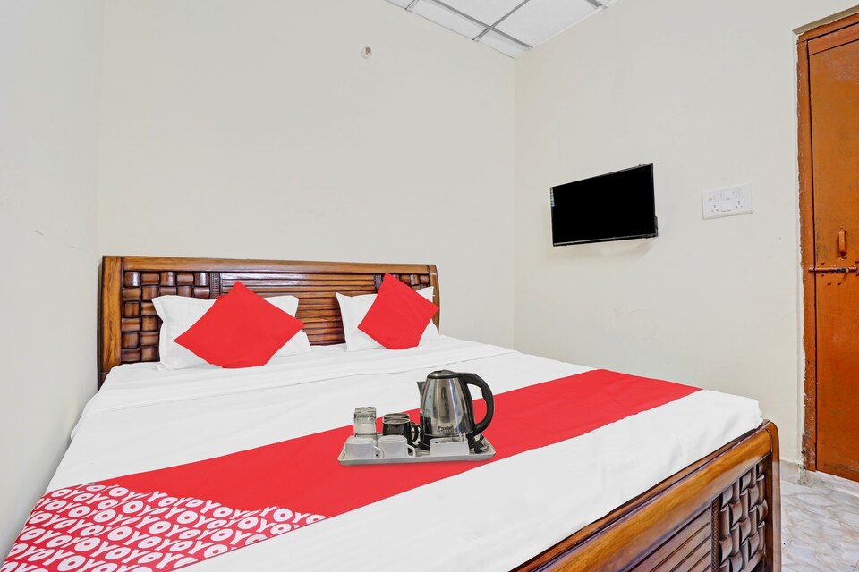 OYO Shree Durga Palace, Vaishali Kaushambi Metro, Ghaziabad