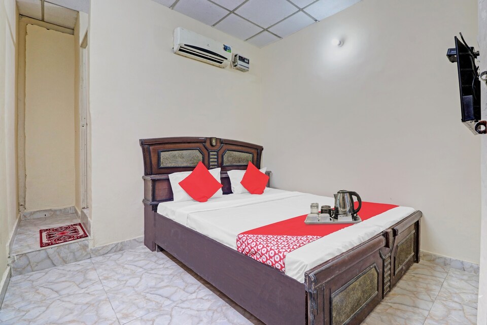 OYO Shree Durga Palace, Vaishali Kaushambi Metro, Ghaziabad