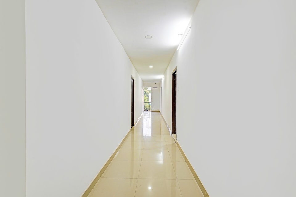 Super Collection O Vanamthopu Center Nellore Formerly ESR Guest Inn, Nellore Bus Station, Nellore