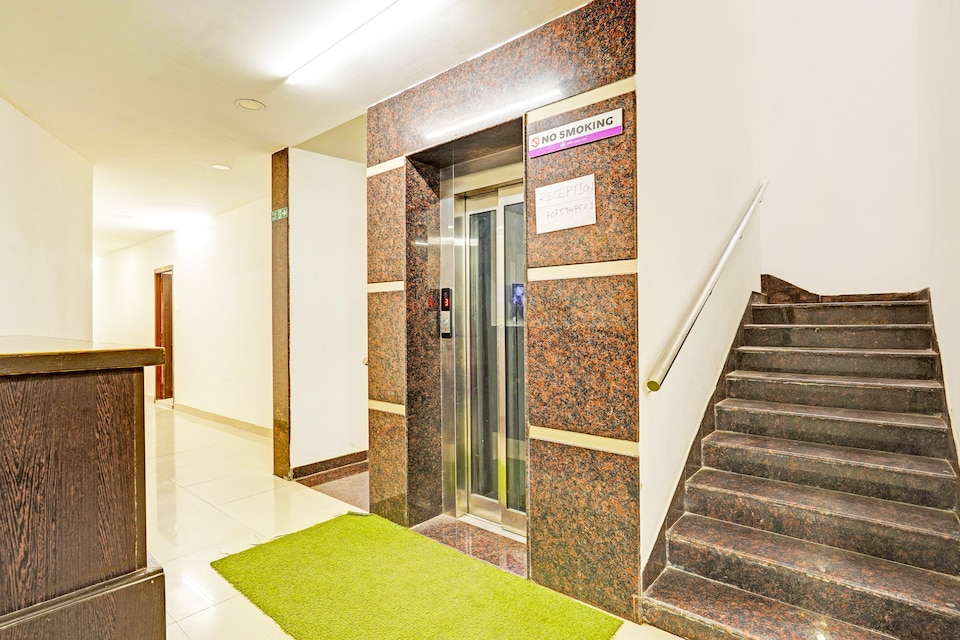 Super Collection O Vanamthopu Center Nellore Formerly ESR Guest Inn, Nellore Bus Station, Nellore