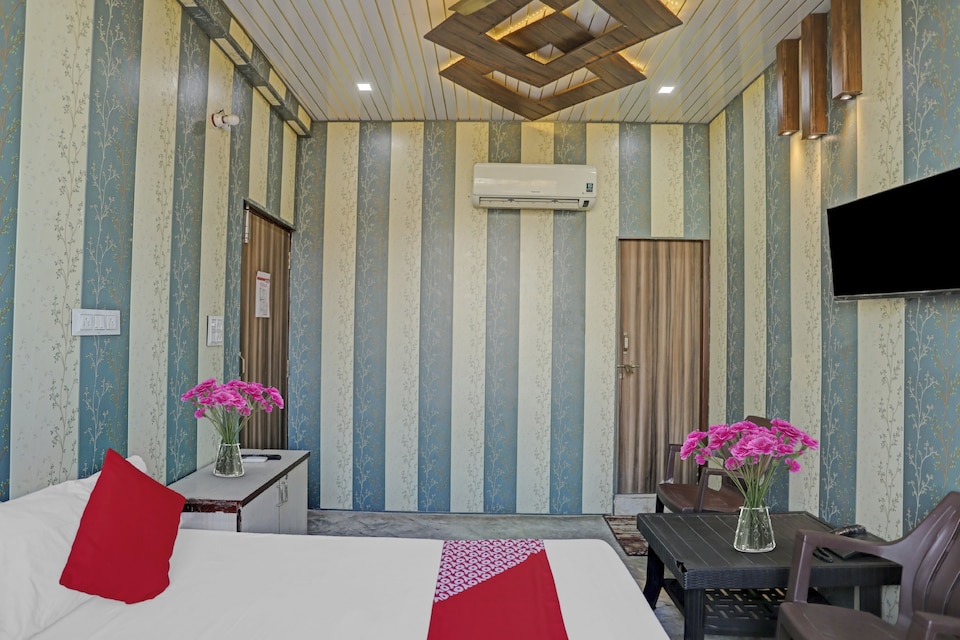 OYO Hotel Atharv, Ghaziabad City, Ghaziabad