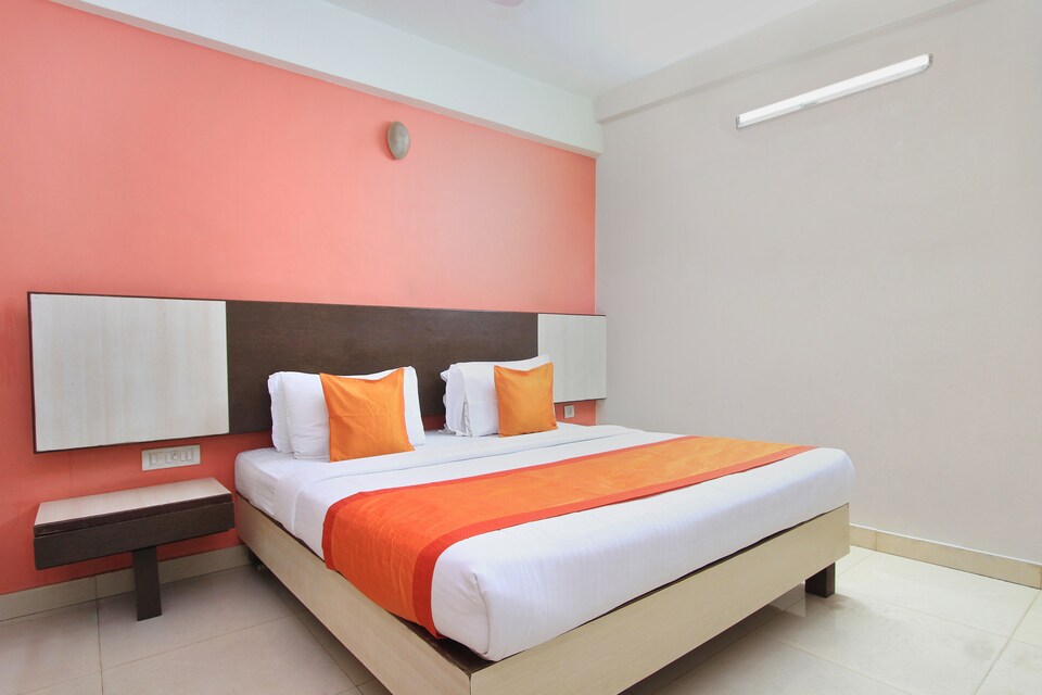 OYO 10631 Hotel Roopa, Hampankatta Railway Station, Mangalore